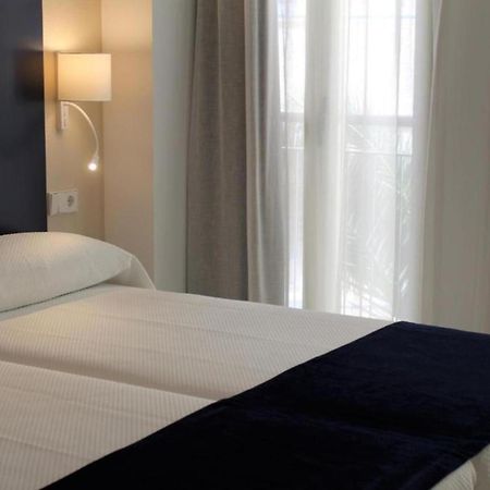 Apartamentos Mayal Con Piscina Бенідорм Номер фото